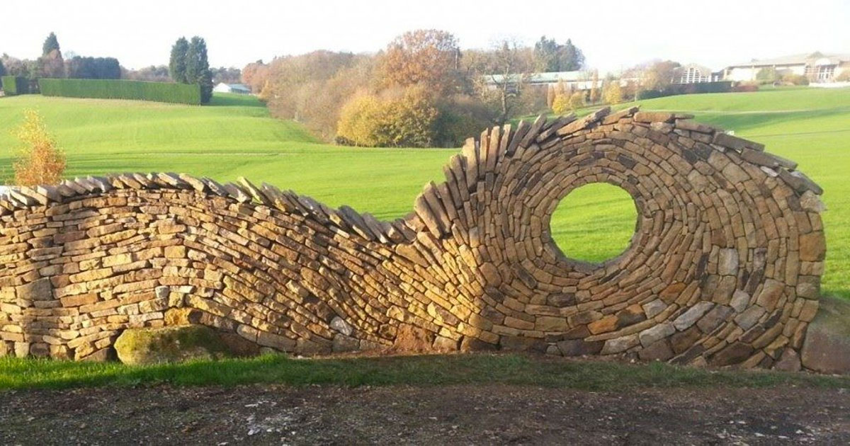 Este hombre ha creado obras de arte utilizando piedras. ¡No hemos visto nada igual!